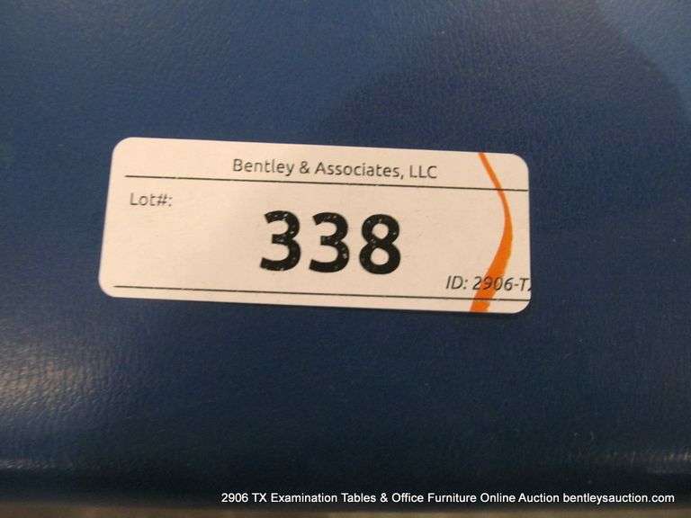 MEDICAL EXAM/MASSAGE TABLE W/ DRAWER