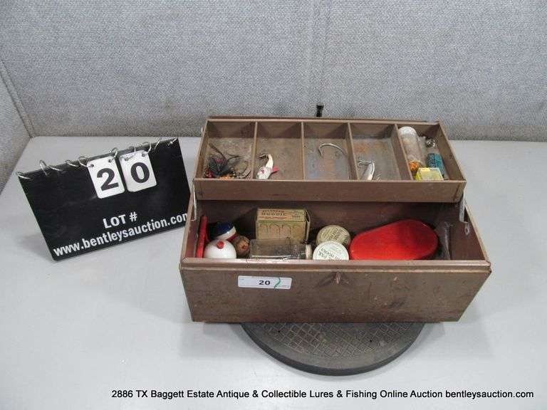 SIMONSEN METAL TACKLE BOX W/ ASSORTED TACKLE AND LURES