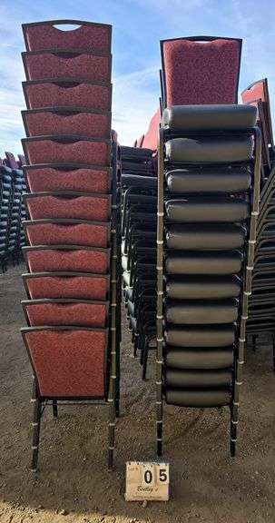 BERTOLINI METAL FRAME STACKABLE BANQUET CHAIRS - RED (24X MONEY)