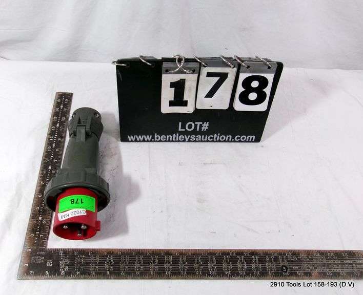 LEGRAND-PASS & SEYMOUR PS430P7 W/ PIN AND SLEEVE PLUG