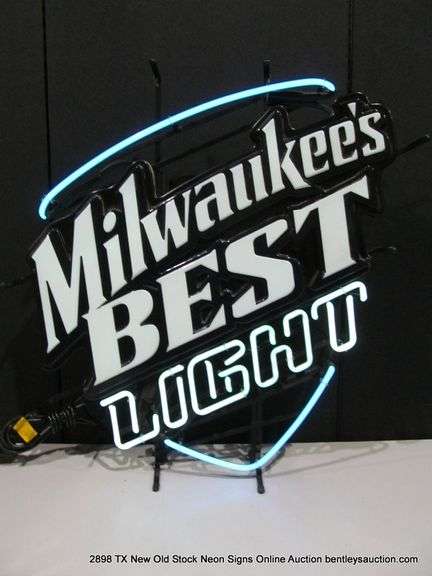 MILWAUKEE BEST LIGHT, 25" X 30"