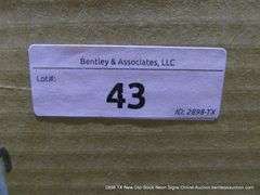 SOUTHPAW SMALL, 26" X 15"