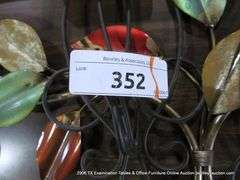 LOT: WALL DÉCOR W/ CANDLE HOLDER