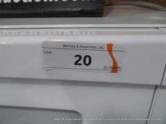 GE WHITE HOUSEHOLD MICROWAVE OVEN MODEL: JES2051DN4WW