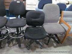 5 - ROLLING DESK CHAIRS (ONE MISSING ARM REST) - 5 X MONEY