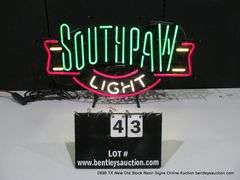 SOUTHPAW SMALL, 26" X 15"