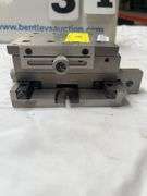 MANUAL LINEAR TRANSLATION STAGE