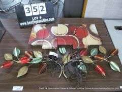 LOT: WALL DÉCOR W/ CANDLE HOLDER