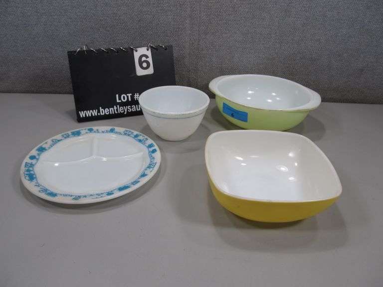 PYREX SMALL ASST W/ CHILD'S PYREX DIVIDED PLATE TRAIN