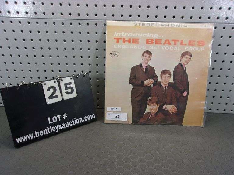 BEATLES LP TITLED "INTRODUCTING THE BEATLES" VEE JAY SR-1062 STEREO GATE FOLD COVER