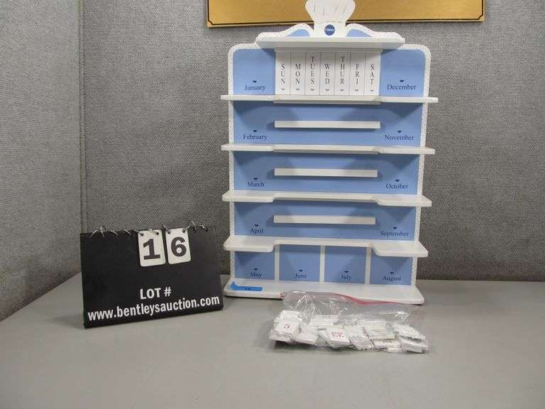 VINTAGE PILLSBURY DANBURY MINT, DOUGHBOY ADVENT CALENDAR SHELF