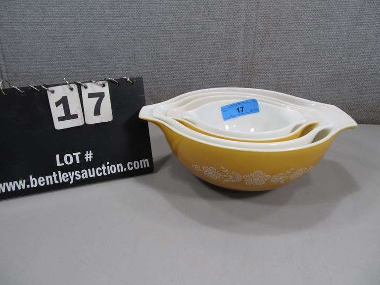 PYREX 4 PIECE NESTING SET, BEAUTIFUL COLORS