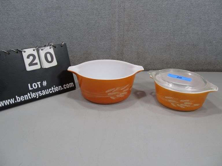 PYREX ORANGE AUTUMN PIECES W/ LID