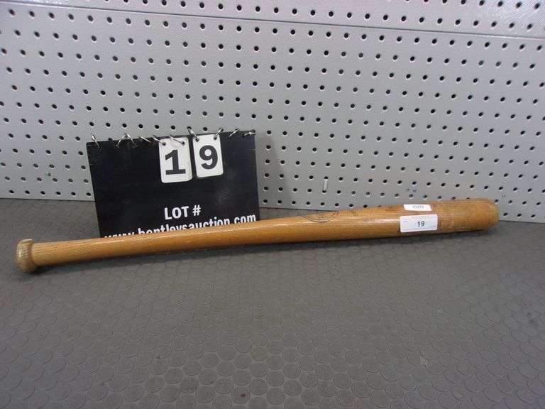 MICKEY MANTLE 1960'S WILSON BASEBALL BAT - 29"