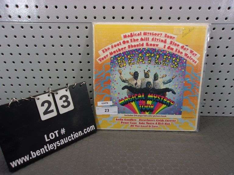 BEATLES LP TITLED "MAGICAL MYSTERY TOUR" - CAPITOL SMAL-2835 STEREO GATE FOLD COVER