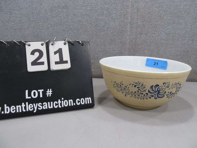 PYREX HOMESTEAD 1970'S MIXING BOWL