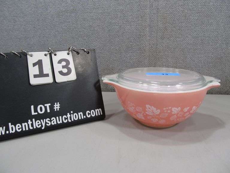 PYREX PINK DISH W/ LID