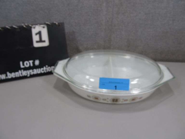 PYREX TOWN & COUNTRY W/ LID