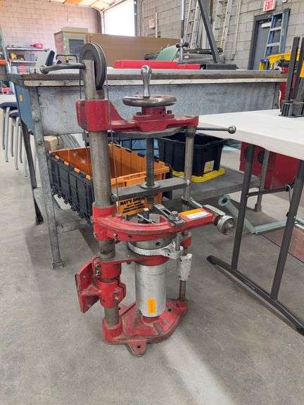 PISTON KNURLING MACHINE
