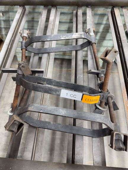 CLAMPS FOR PRESSURE TESTER (GOES WITH LOT 1Z)