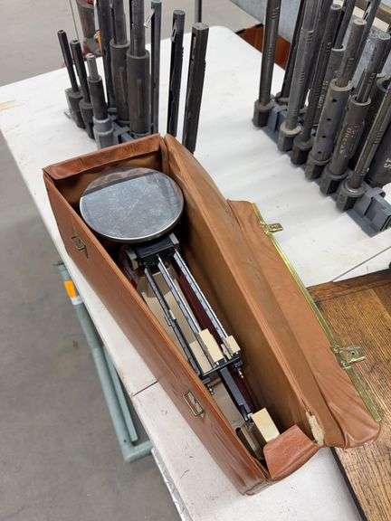 OHAUS TRIPLE BEAM BALANCE 700 SERIES/800 SERIES