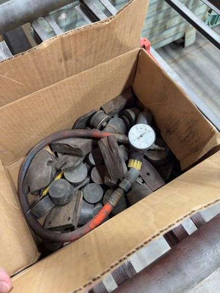 BOX: PADS FOR PRESSURE TESTER (GOES WITH LOT 1Z)