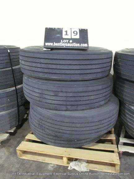 PALLET OF (4): MICHELIN TRUCK TIRES ~ 275/80 R22.5