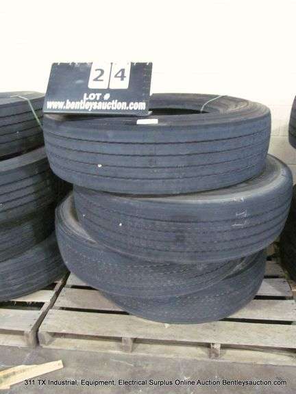 PALLET OF (4): MICHELIN TRUCK TIRES ~ 275/80 R22.5