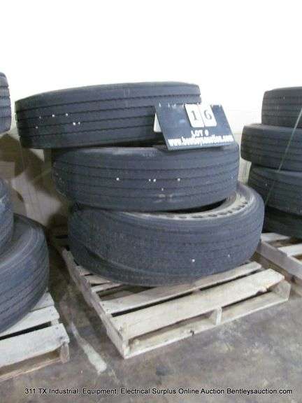 PALLET OF (4): MICHELIN TRUCK TIRES ~ 275/80, R22.5, XZA3