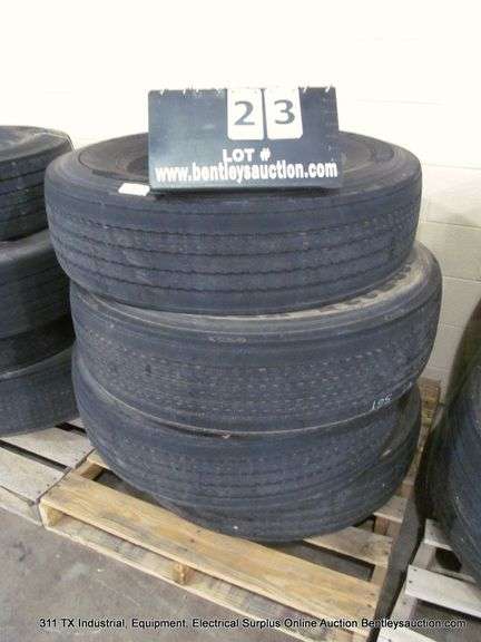 PALLET OF (4): MICHELIN TRUCK TIRES ~ 275/80 R22.5