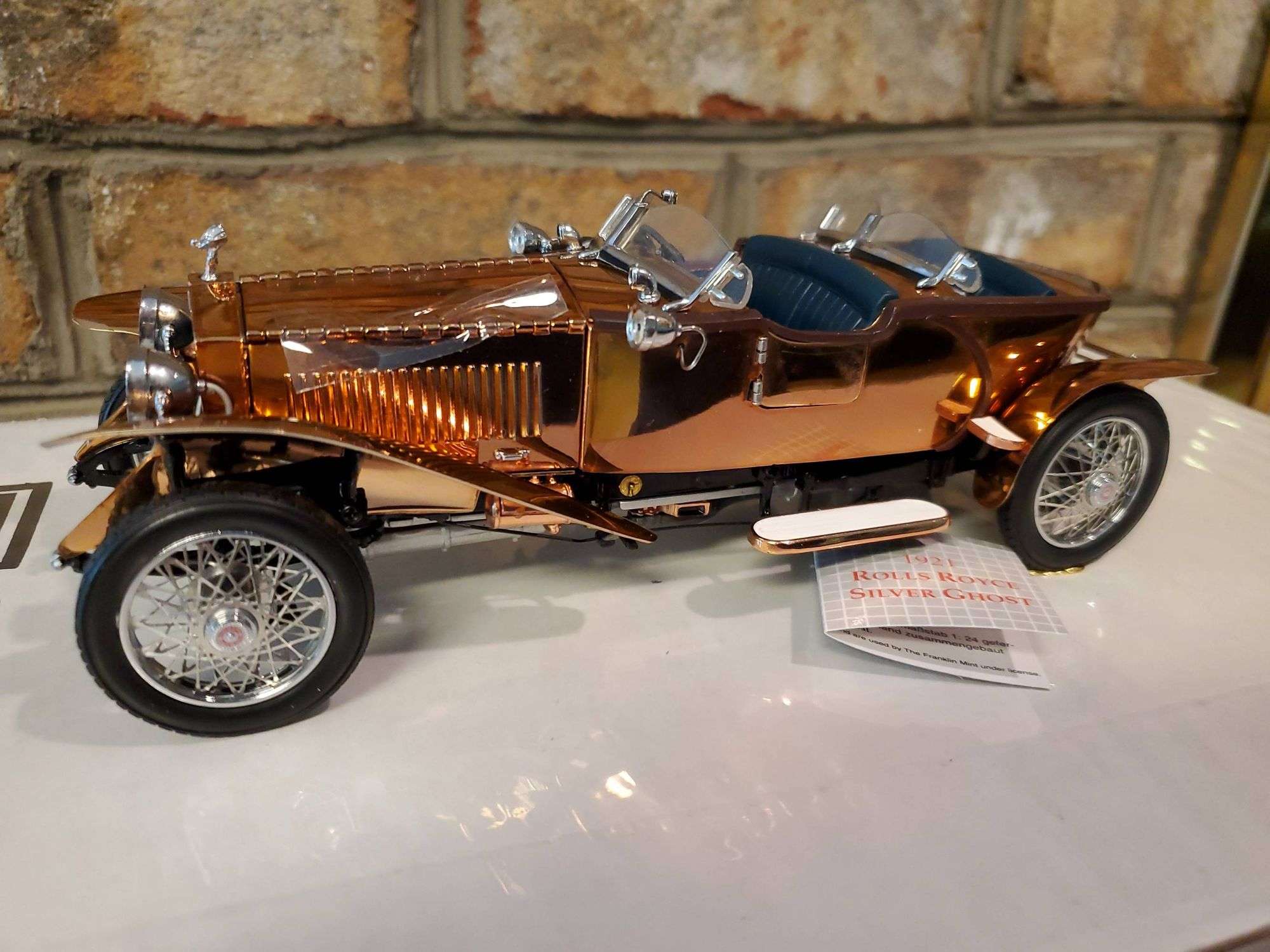 Franklin Mint 1925 Rolls-Royce Silver Ghost Die Cast Model, precision crafted in 1:24 scale, hand-as