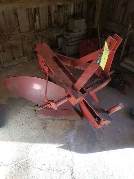 International Machinery three-point hitch 14-in, single bottom plow