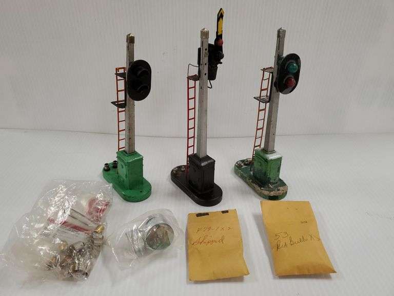 LIONEL 153 Block Signal Bulbs - 363 Red & Green Post 1950 Block Signals (2 Bulbs), 14 Volt