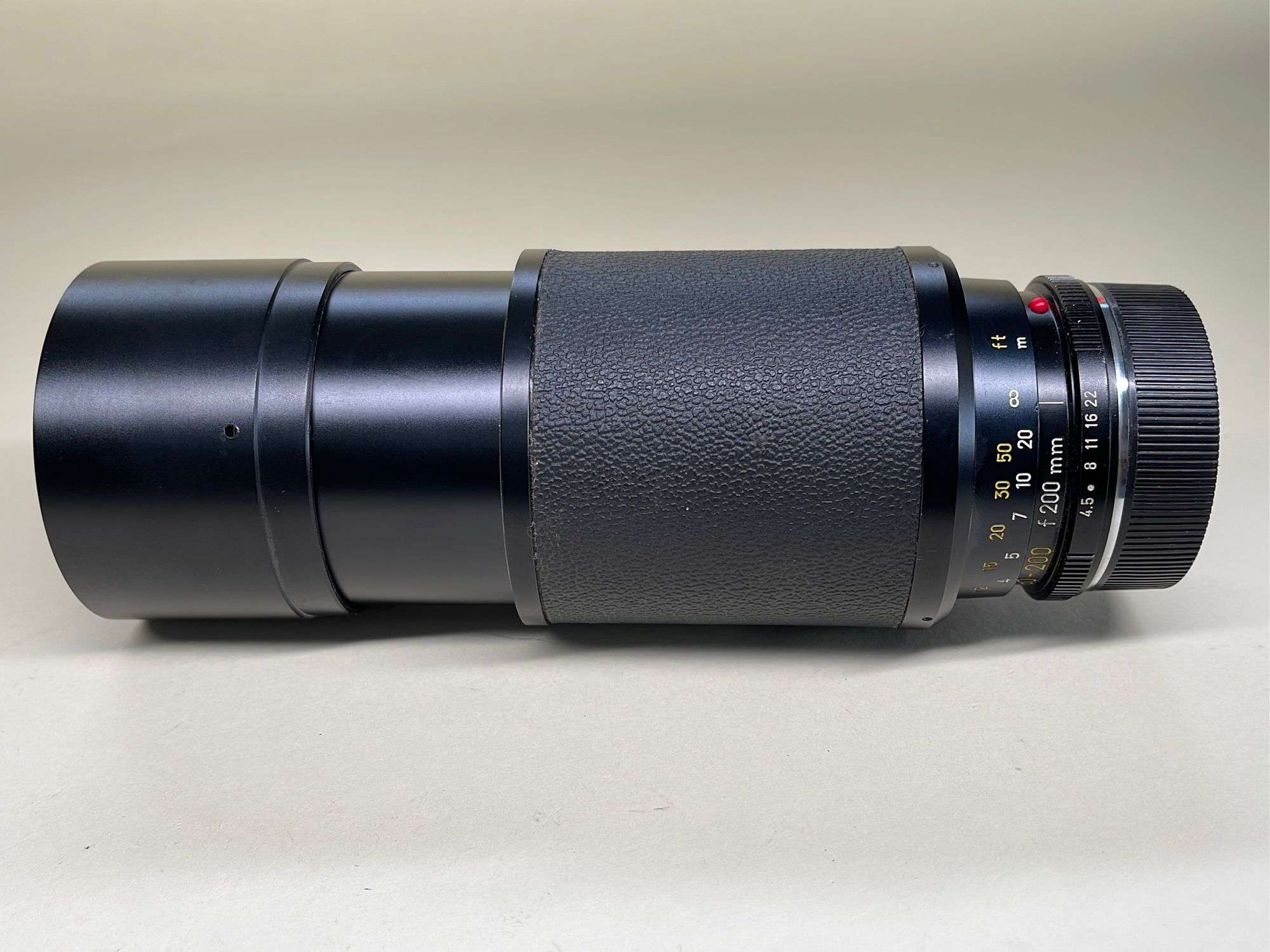 Leica 80-200mm f/4.5 Vario-Elmar-R zoom lens. Focus is smooth