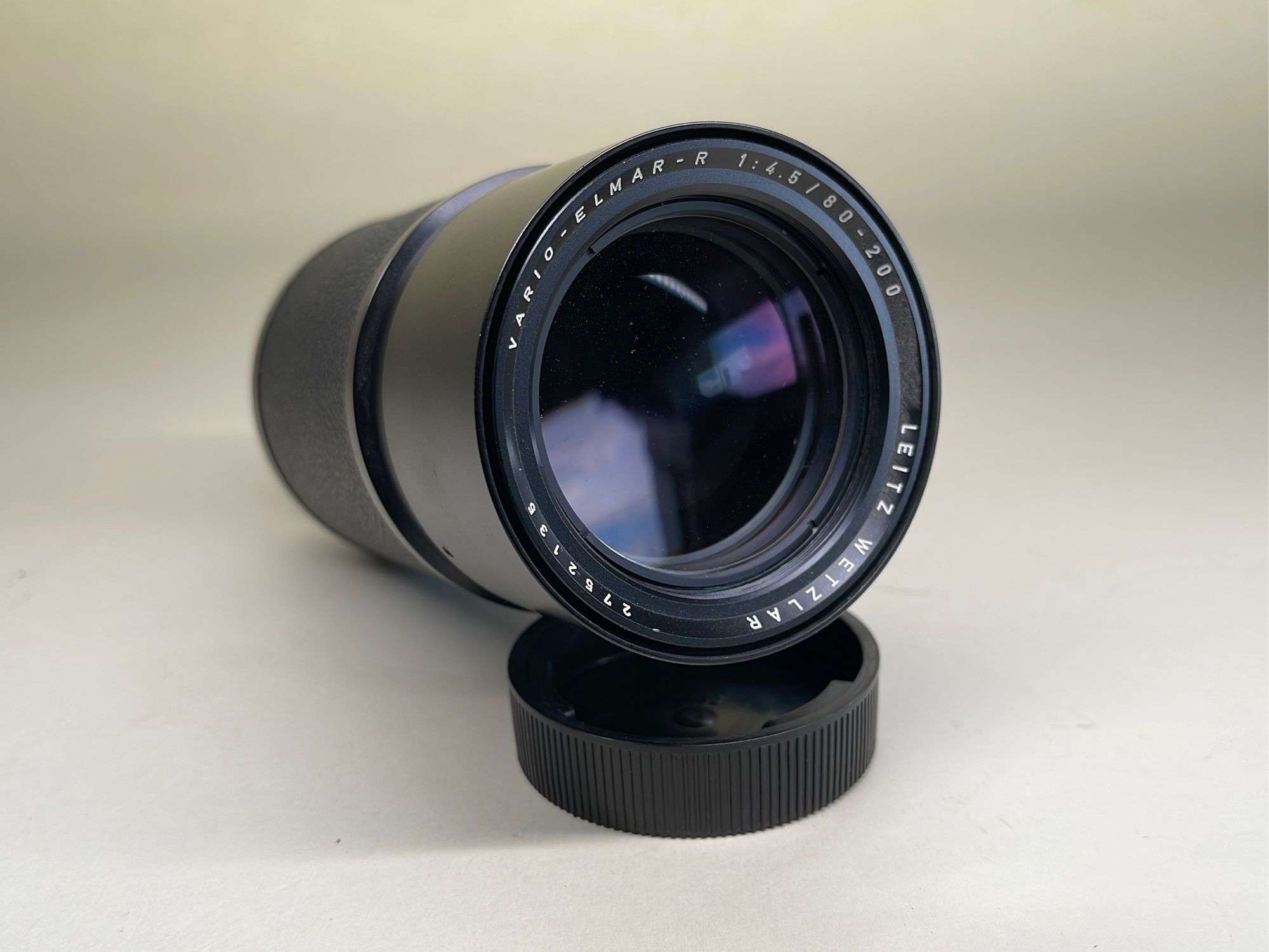 Leica 80-200mm f/4.5 Vario-Elmar-R zoom lens. Focus is smooth
