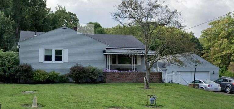 3-bedroom-ranch-house-on-2-51-acres-brookfield-schools-bid-assets