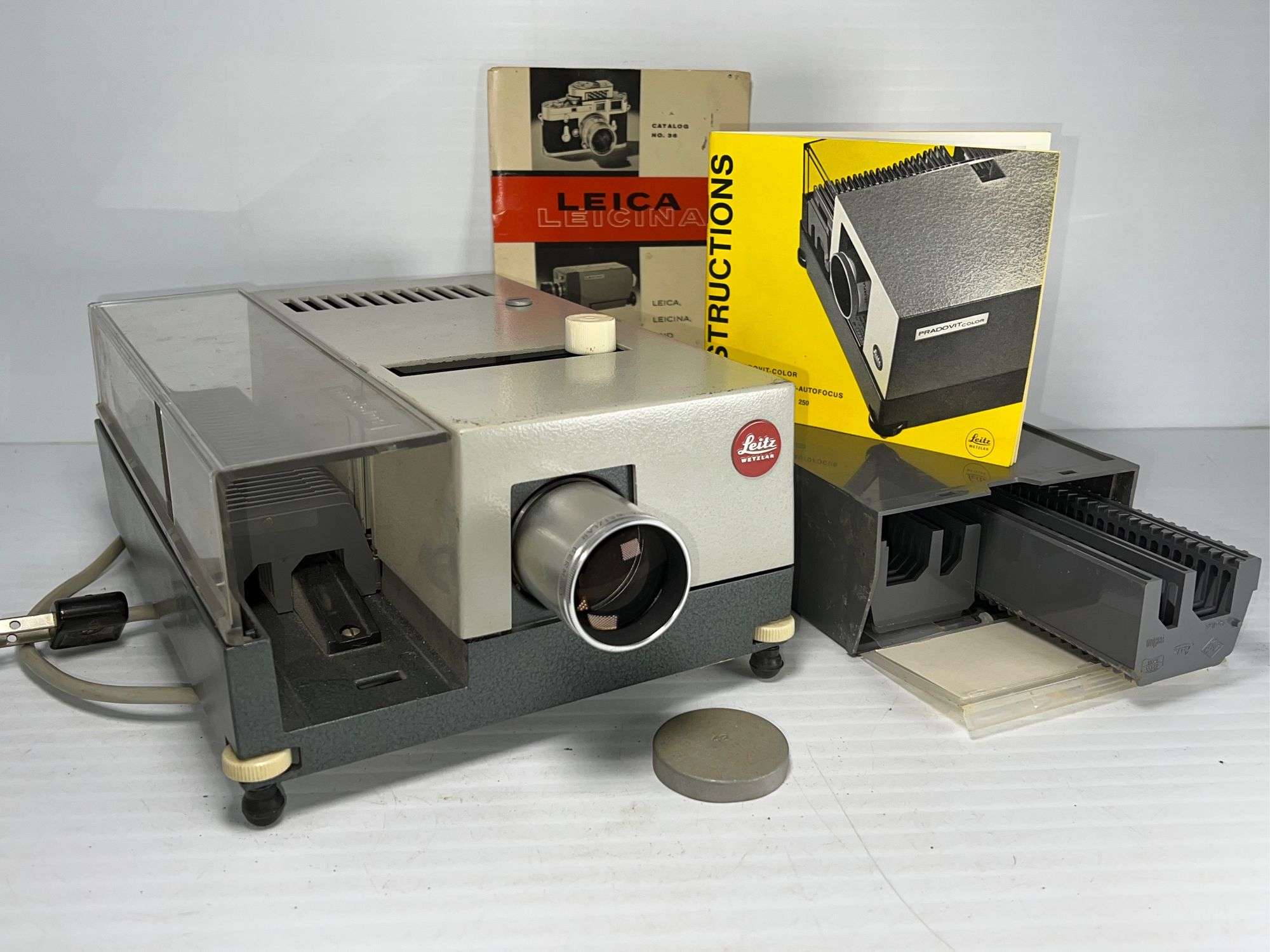 ぞぴやん　スライド映写機　Leits WETZLAR ドイツ製 Leitz Wetzlar Slide Projector - Bid-Assets Online Auctions