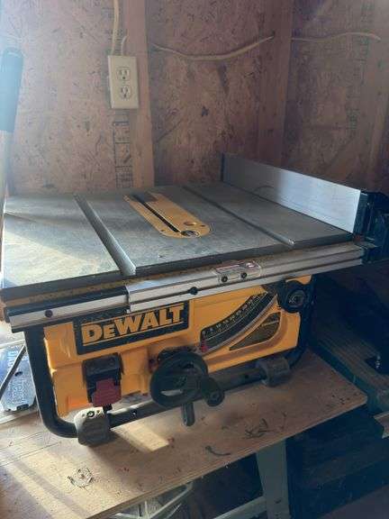 DeWalt 15 amps Corded 10”Blade Compact Table Saw. Tested, runs - Bid ...