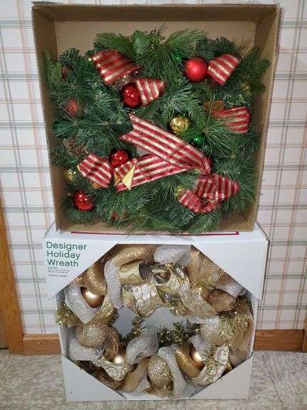 Decorative 20-in and 24-in Christmas wreaths.