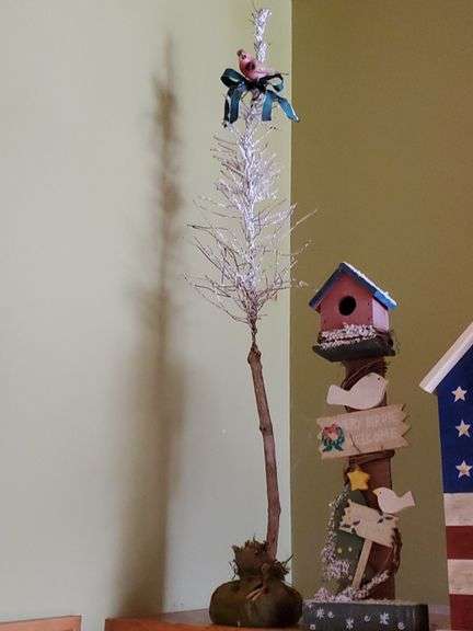 (4) decorative wooden birdhouses, bird in tree.