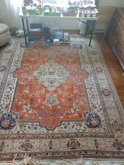 7' x 9' Hand made royal oriental rug