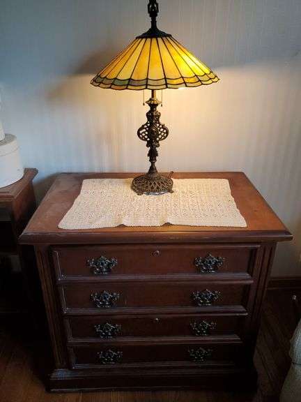 2-Drawer oakwood dresser with brass lamp