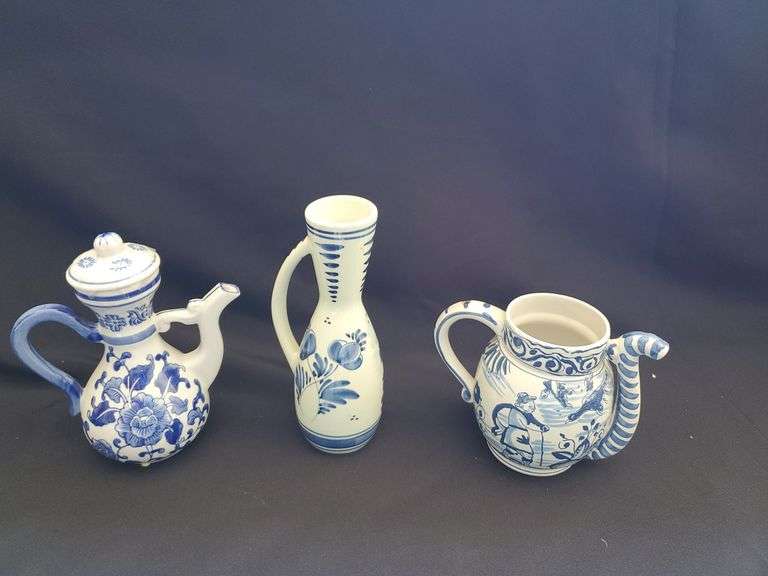 Delft Blue pitchers, covered pot, salt & pepper