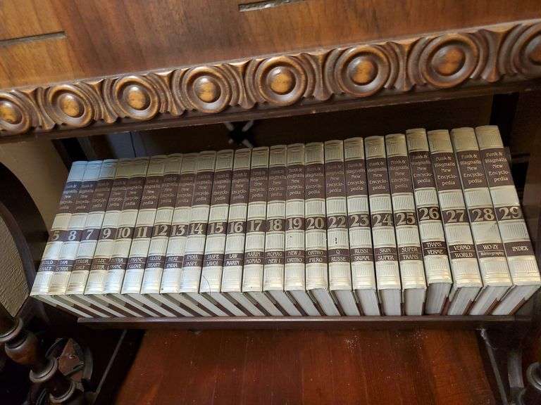 Funk & Wagnalls New Encyclopedia set