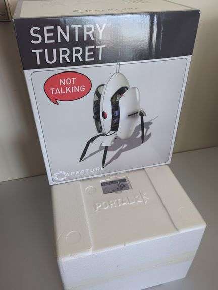 Aperture laboratories, sentry turret Portal 2. 2. Figure with artbox, tag, original packaging. Has been opened. See photos. Artbox appears excellent. Product number 511 valve e