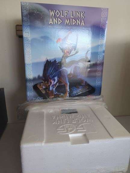 Wolf link and midna Master arts 1/4 scale centerpiece from the legend of Zelda Twilight princess. First 4 Figures. in styrofoam. No damage. Art box covered with original cellophane. product 476.. box has slight wear at top.