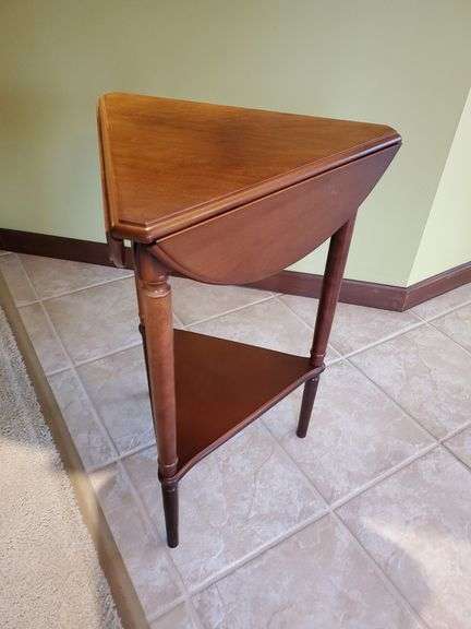 VIntage Bombay Company round triangle drop-leaf side table measures 20 in round and 25 in tall. Living room