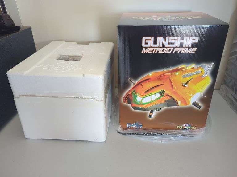 Metroid Prime Gunship by First 4 Figures. Product number 484. Still has cellophane protecting art box. Opened for the first time to inspect. As good as it gets!