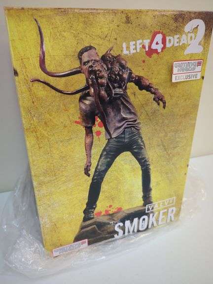 Left for Dead valve. The smoker exclusive by gaming heads number 10. 750 pieces worldwide. In original retail art box. Includes original shipping box. Opened for the first time to inspect. See photos