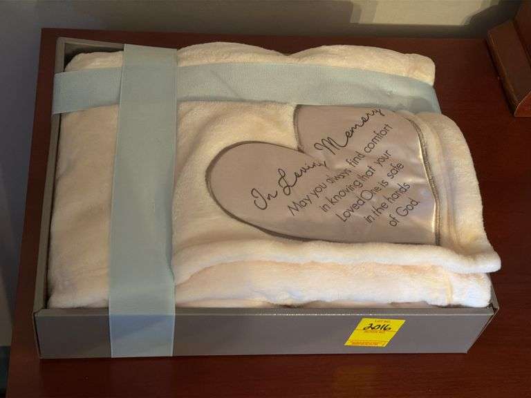 50x60 Royal Plush Memory blanket, new. Master BR
